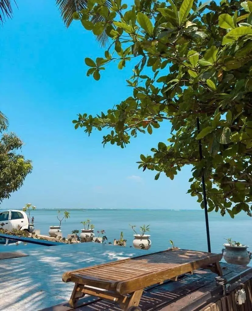 Lagoon Bay Resort Negombo